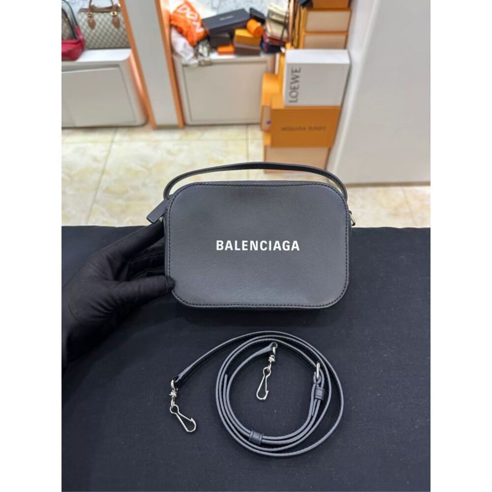 Balenciaga Women Pre-Loved Bag Very Good Condition